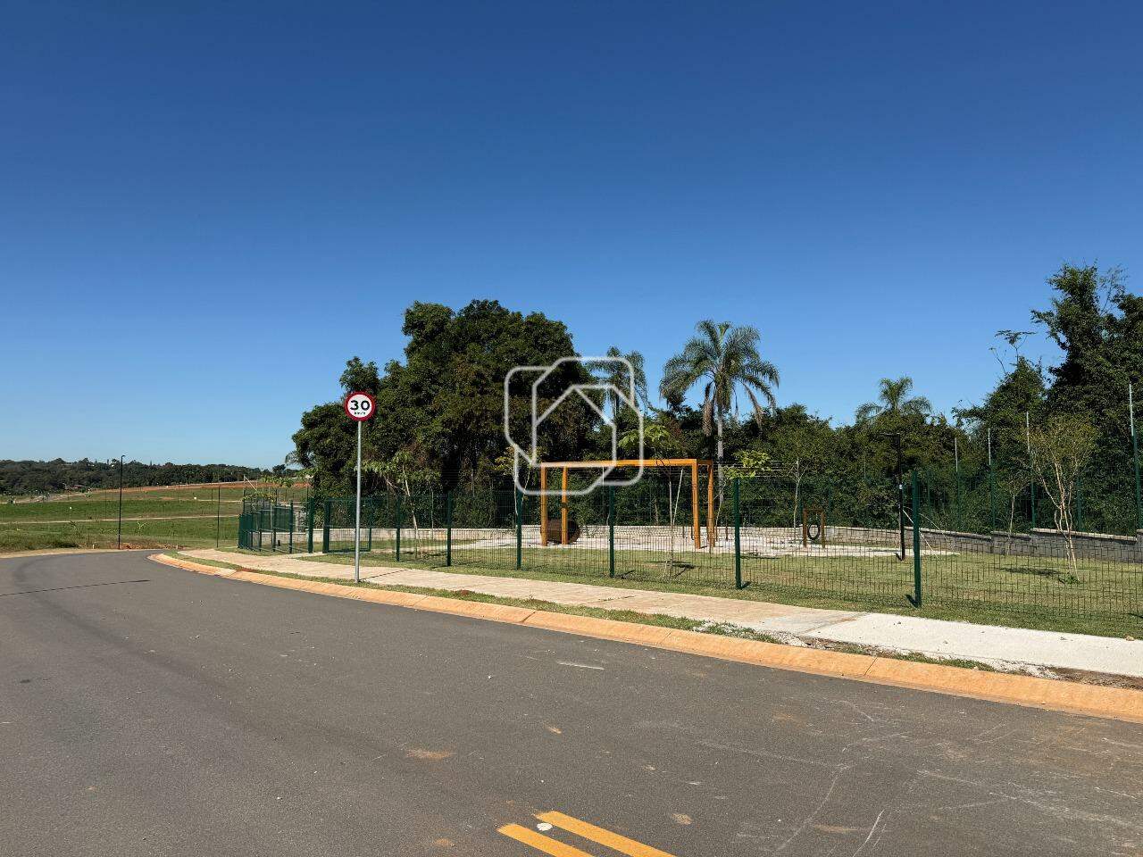 Casa de Condomínio à venda em Indaiatuba - SP - Quinta do Lago: Rua do terreno
