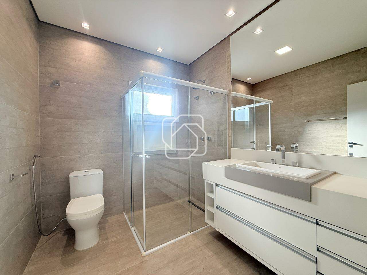 Casa de Condomínio à venda em Indaiatuba - SP - Jardim Residencial Santa Clara: Banheiro