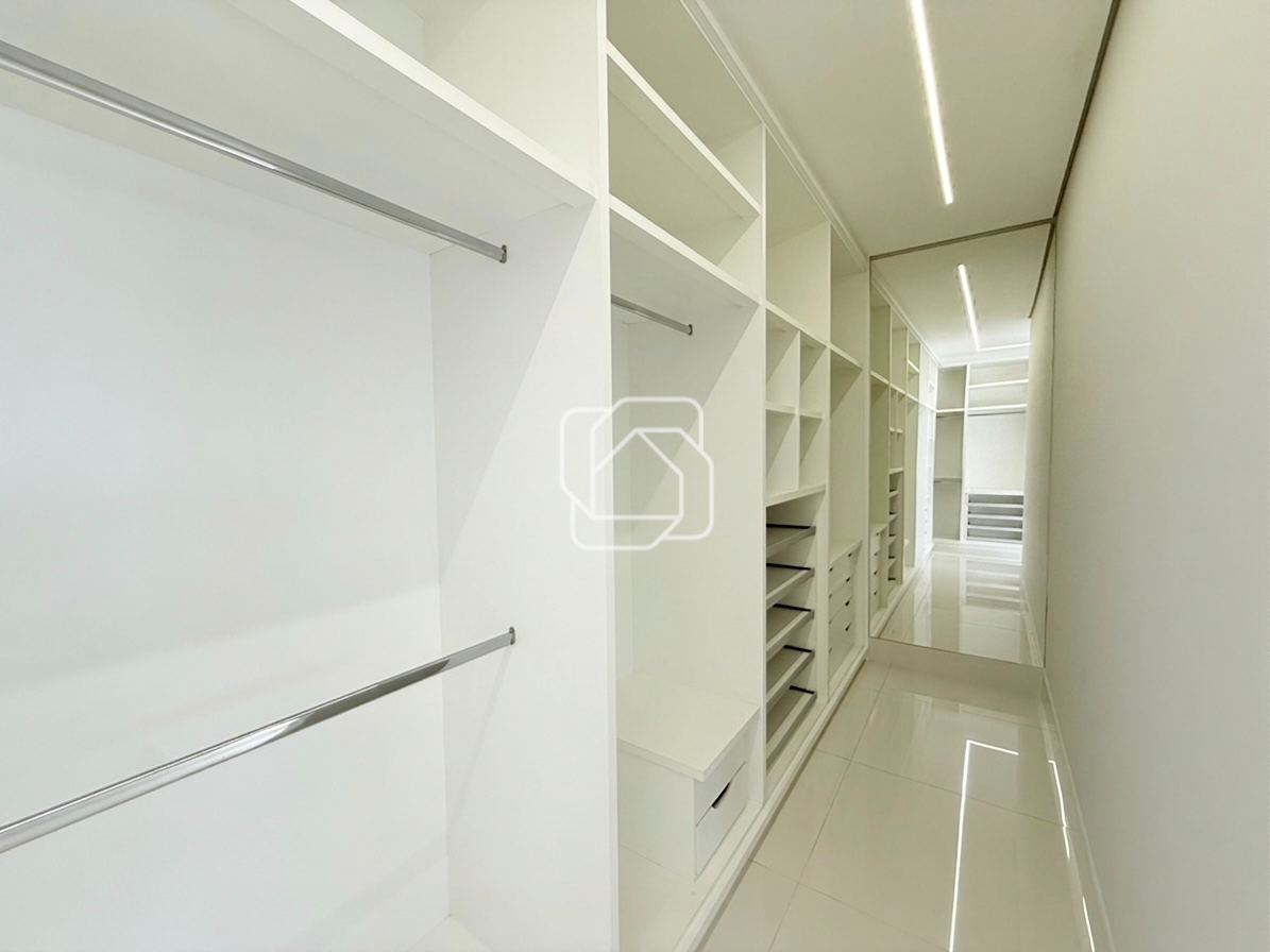 Casa de Condomínio à venda em Indaiatuba - SP - Jardim Residencial Santa Clara: Closet