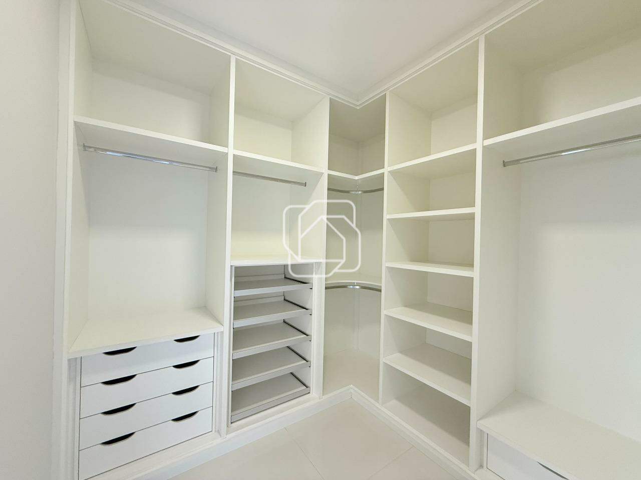 Casa de Condomínio à venda em Indaiatuba - SP - Jardim Residencial Santa Clara: Closet