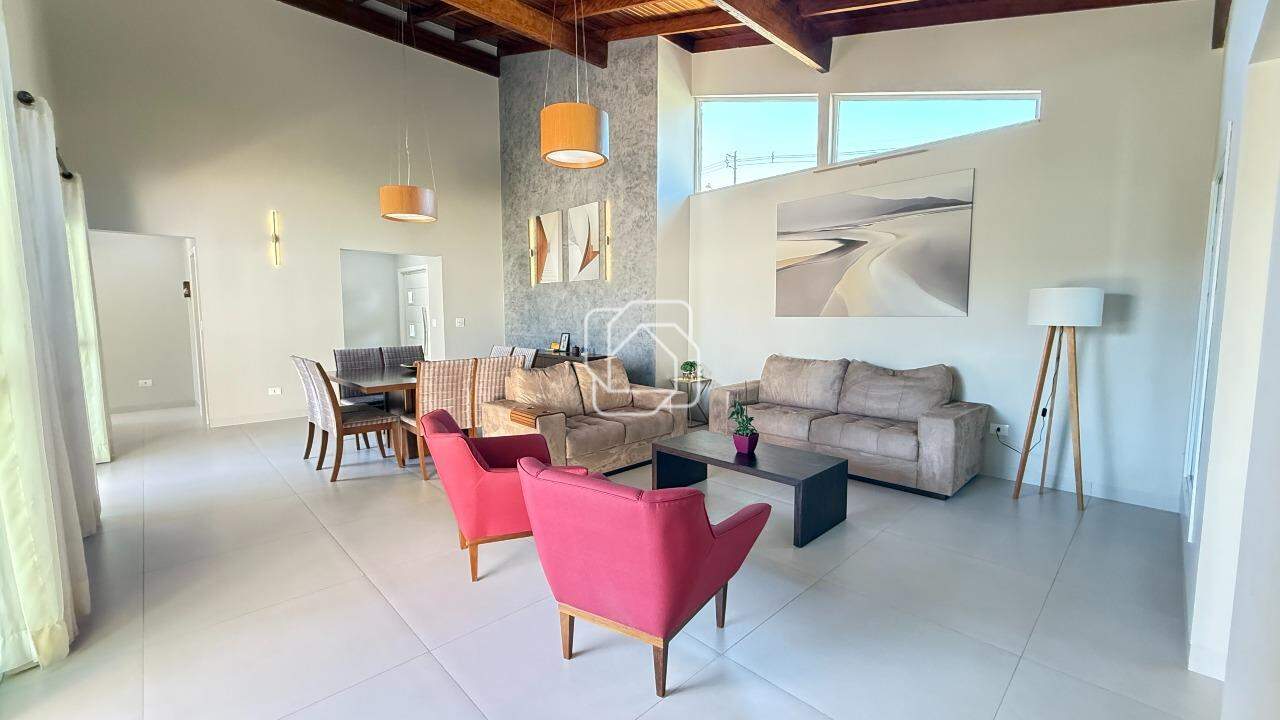 Casa de Condomínio à venda em Salto - SP - Terras de Mont Serrat: Sala de estar