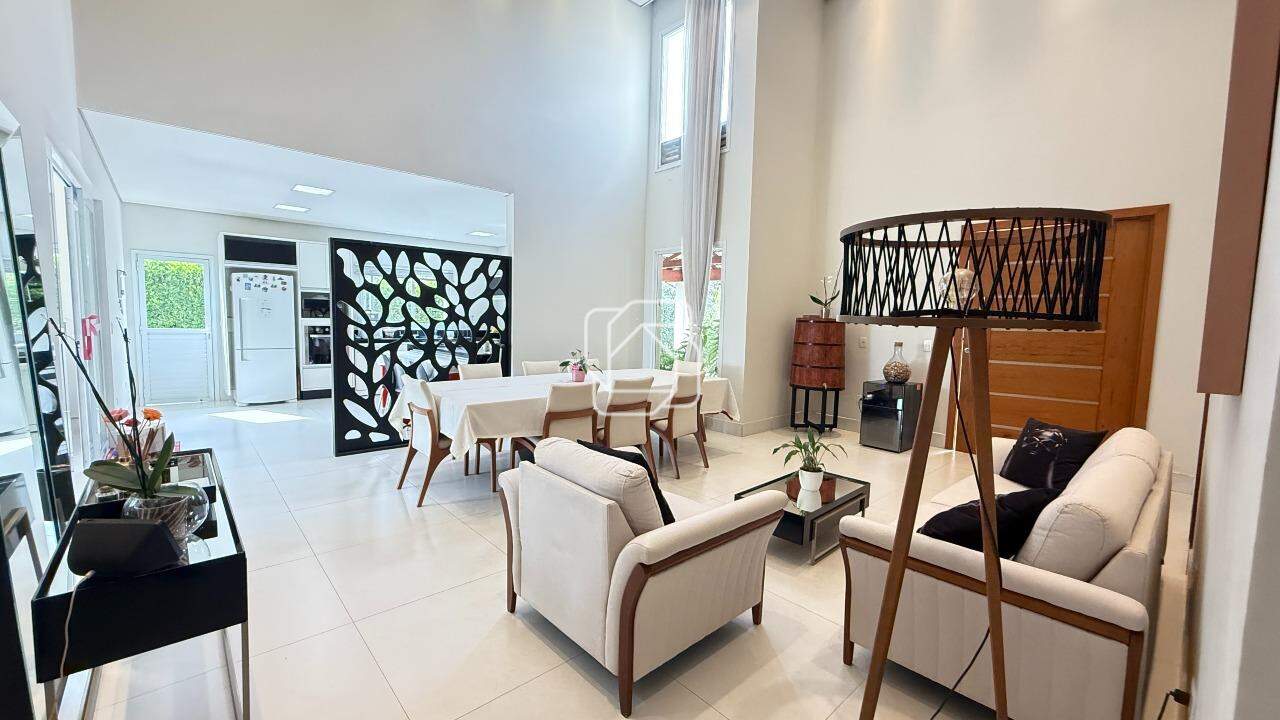 Casa de Condomínio à venda em Salto - SP - Terras de Mont Serrat: Sala de estar