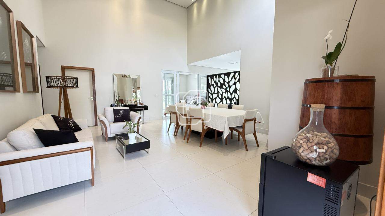 Casa de Condomínio à venda em Salto - SP - Terras de Mont Serrat: Sala de estar