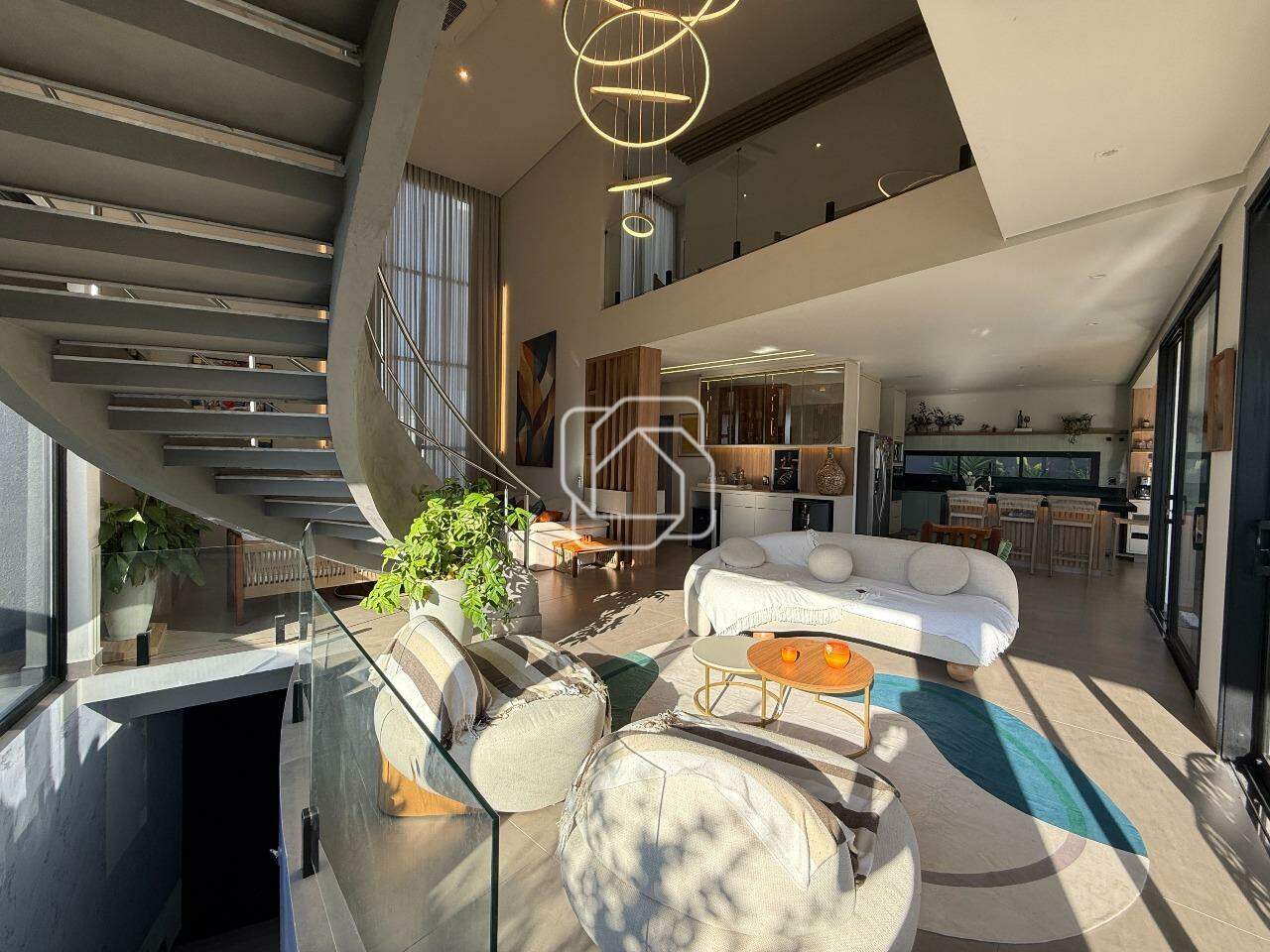 Casa de Condomínio à venda em Indaiatuba - SP - Parque Villa dos Pinheiros: sala e escada