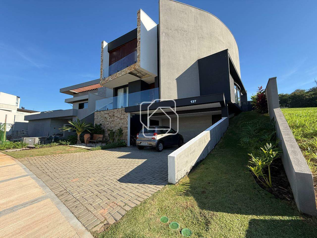Casa de Condomínio à venda em Indaiatuba - SP - Parque Villa dos Pinheiros: fachada