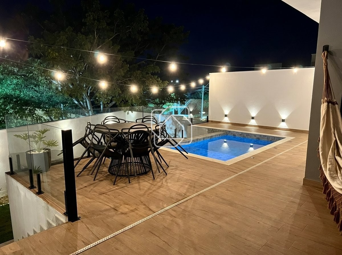 Casa de Condomínio à venda em Itu - SP - Condomínio Gardenville: Área da piscina - Noite
