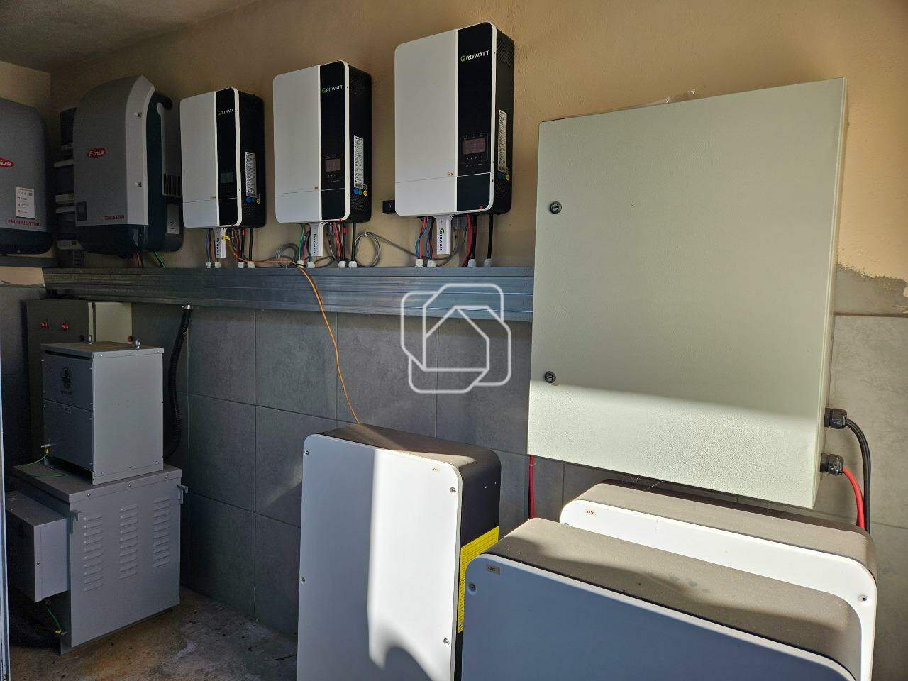 Casa de Condomínio à venda em Indaiatuba - SP - Vale das Laranjeiras: Estação de enegia