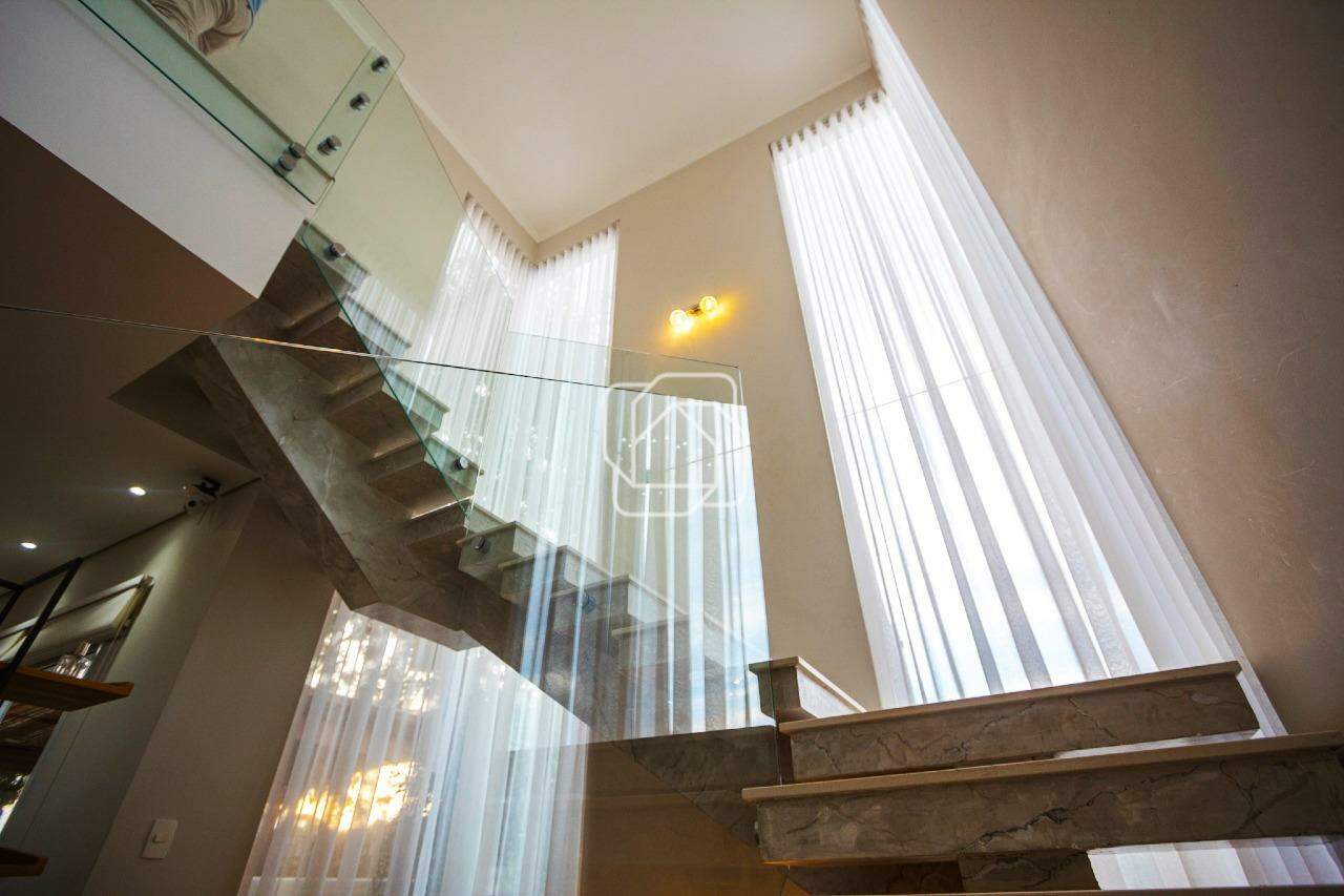 Casa de Condomínio para aluguel em Indaiatuba - SP - Jardim Residencial Santa Clara: Escadas