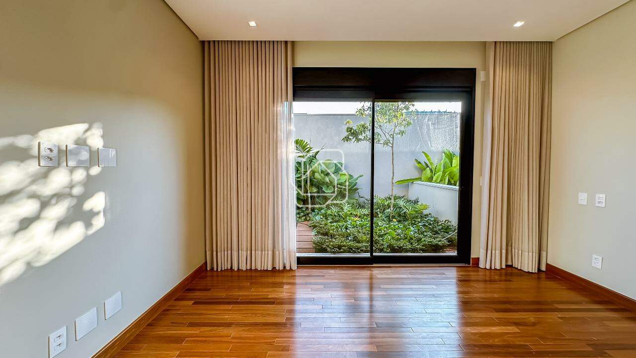 Casa de Condomínio à venda em Indaiatuba - SP - Parque Villa dos Pinheiros: Dormitório