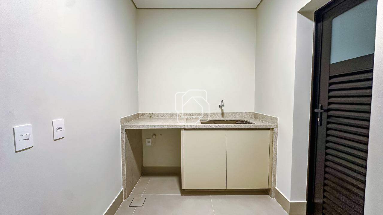 Casa de Condomínio à venda em Indaiatuba - SP - Parque Villa dos Pinheiros: Lavanderia