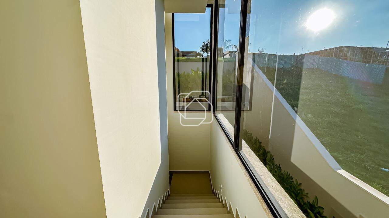 Casa de Condomínio à venda em Indaiatuba - SP - Parque Villa dos Pinheiros: Escadas
