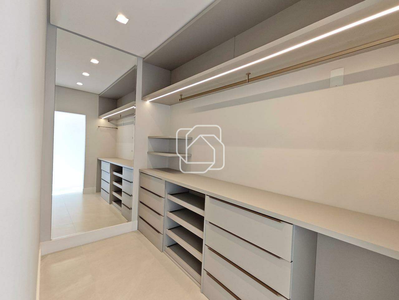 Casa de Condomínio à venda em Indaiatuba - SP - Jardins do Golfe Residencial Indaiatuba: Closet