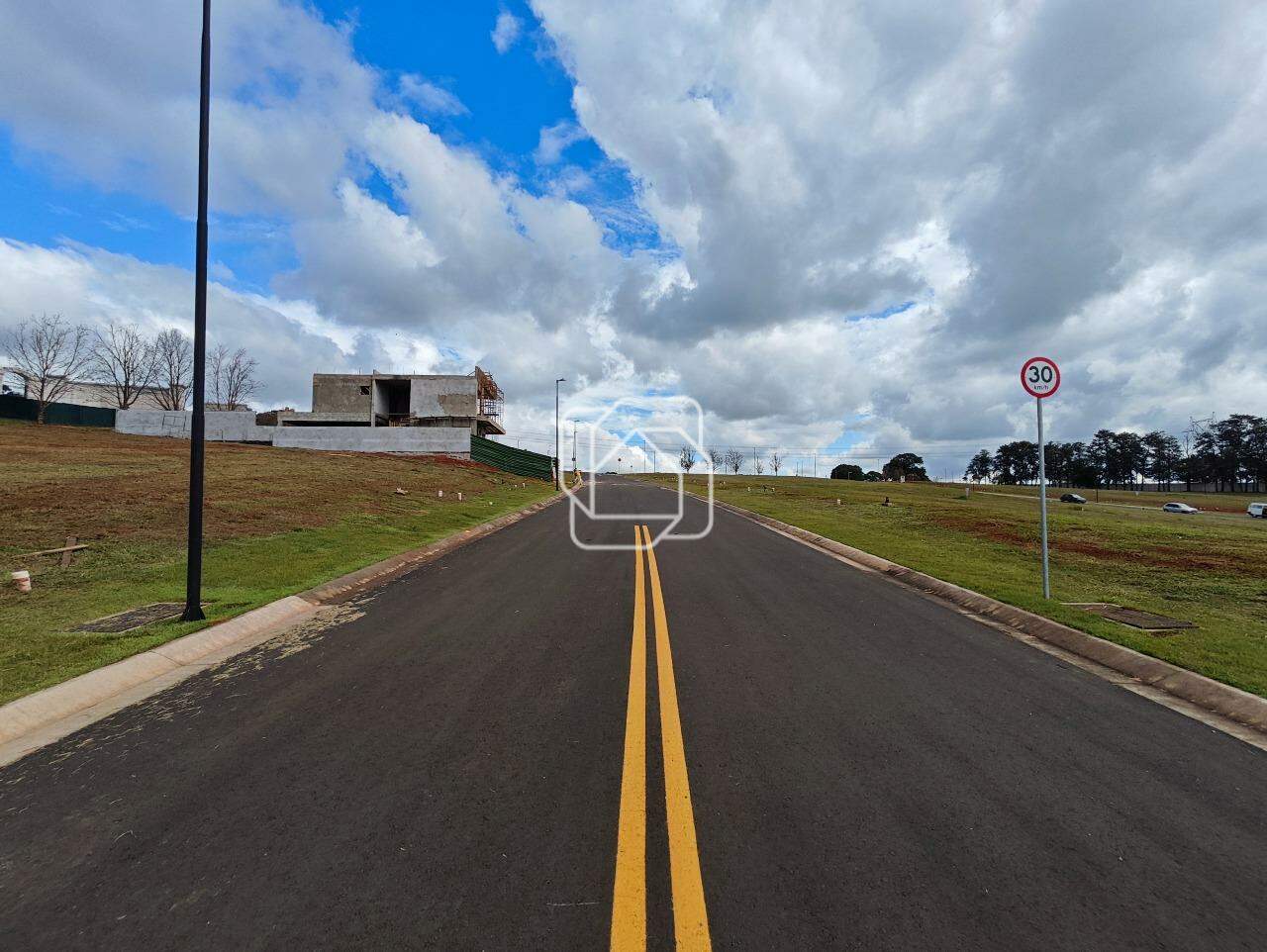Terreno à venda em Indaiatuba - SP - Jardim Residencial Reserva Itanhangá: Rua do terreno