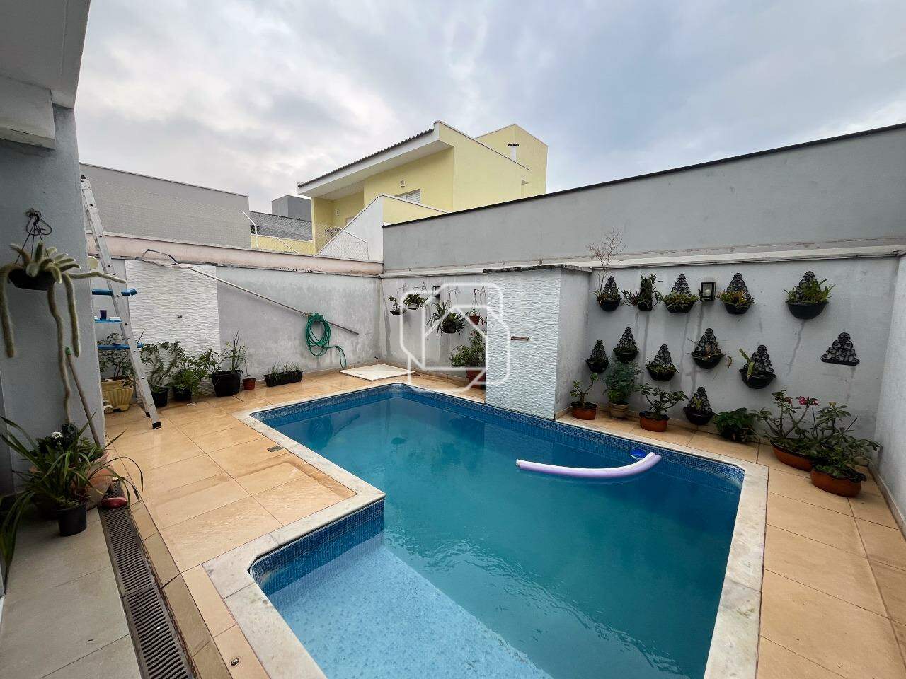 Casa de Condomínio à venda em Salto - SP - Village Moutonnée: Área da piscina