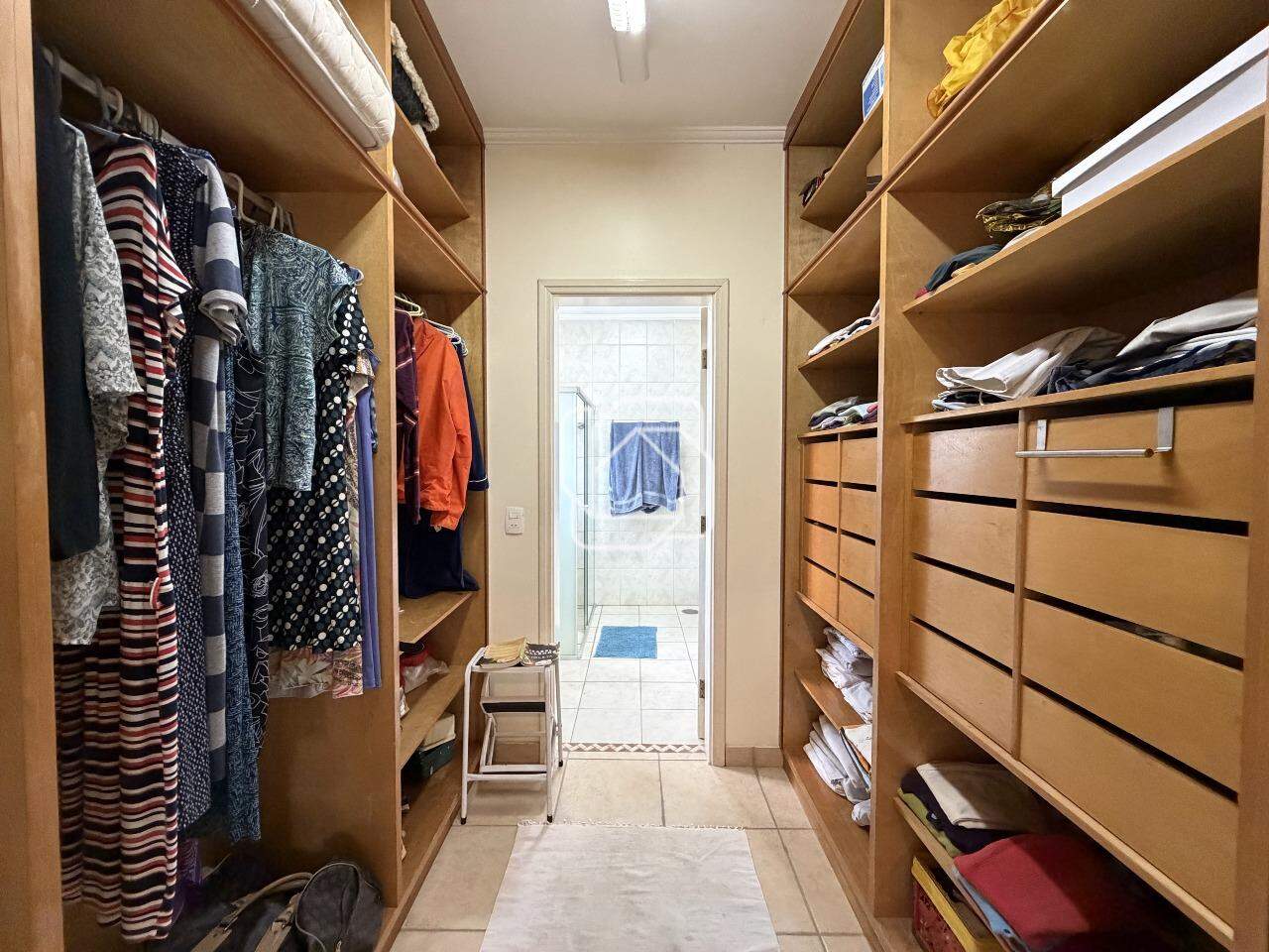 Casa de Condomínio à venda em Indaiatuba - SP - Colinas do Mosteiro de Itaici: Closet