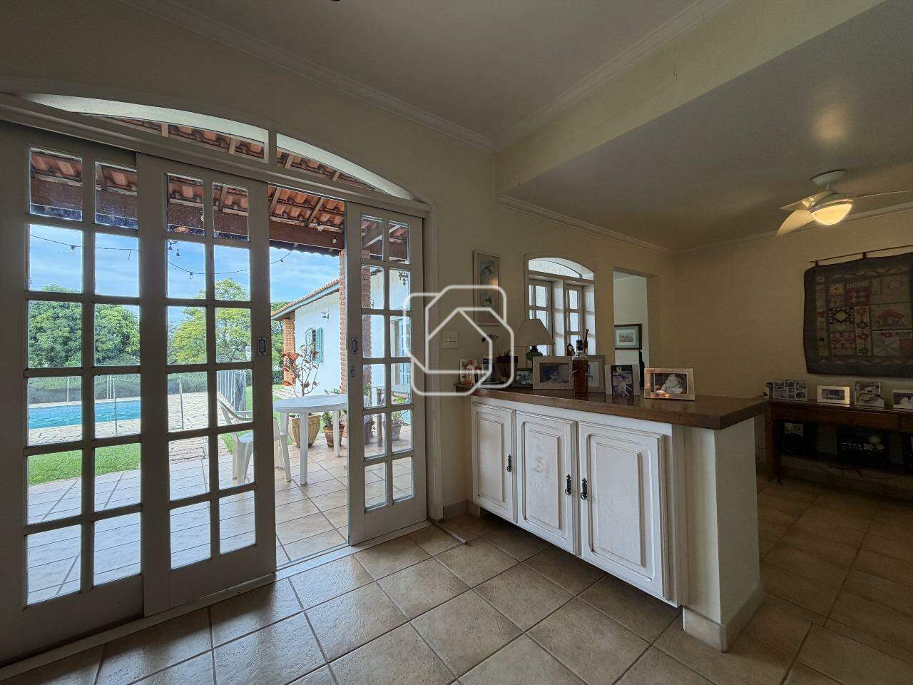 Casa de Condomínio à venda em Indaiatuba - SP - Colinas do Mosteiro de Itaici: Sala de estar