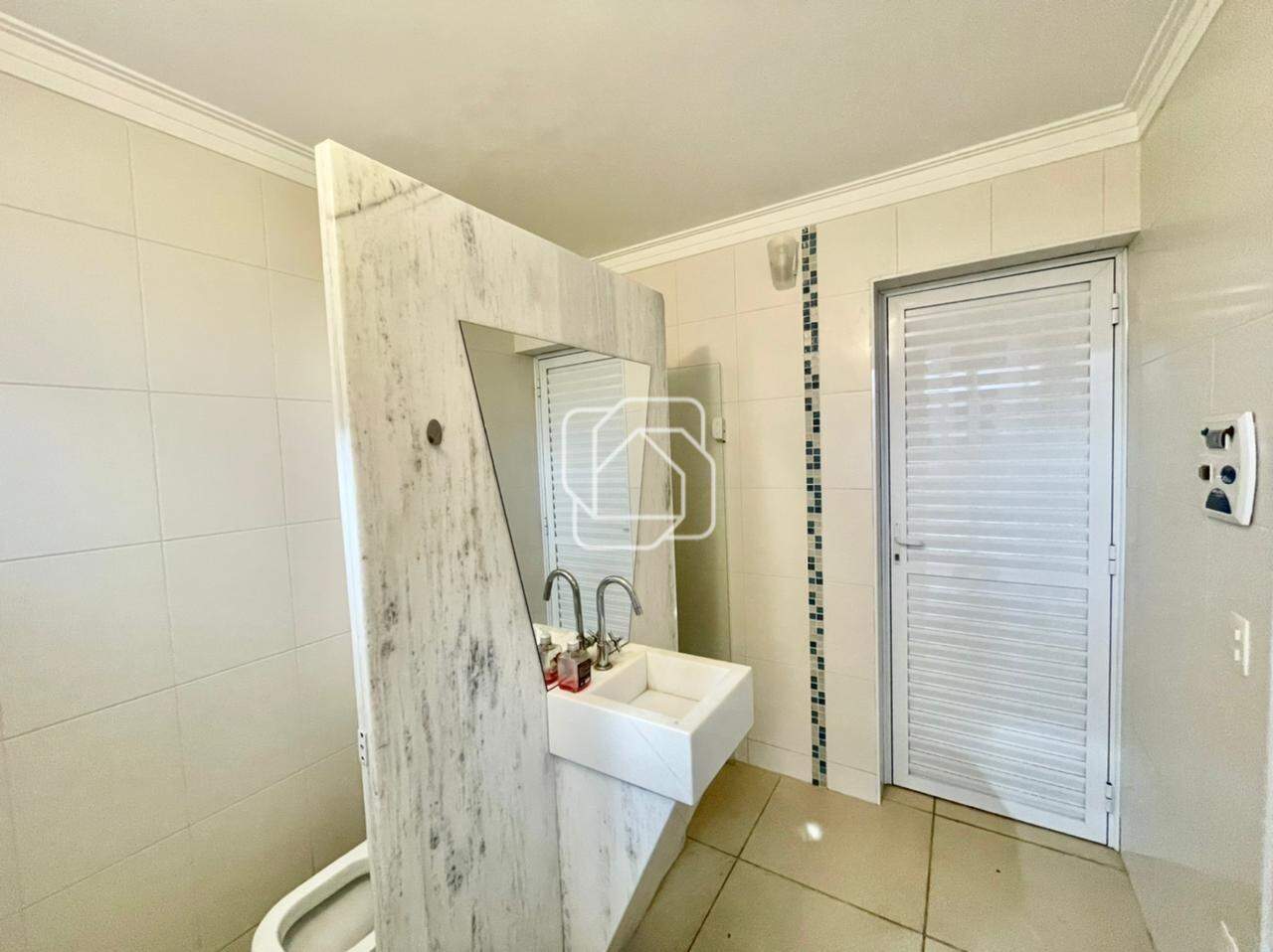 Casa de Condomínio à venda em Indaiatuba - SP - Jardim Vila Paradiso: Banheiro