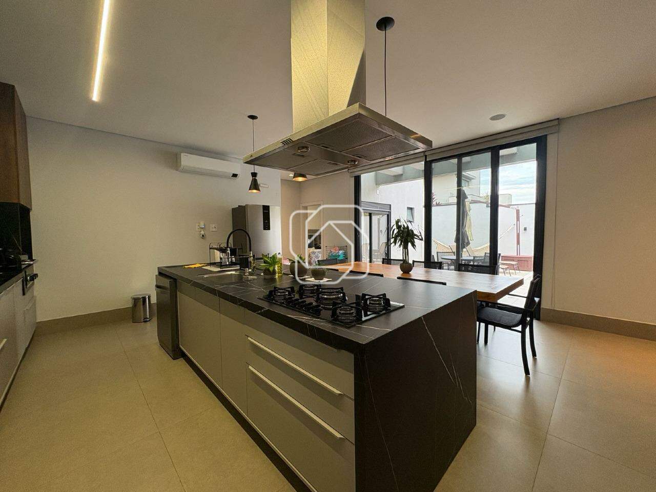 Casa de Condomínio para aluguel em Indaiatuba - SP - Residencial Duas Marias: Cozinha e Gourmet Integrada