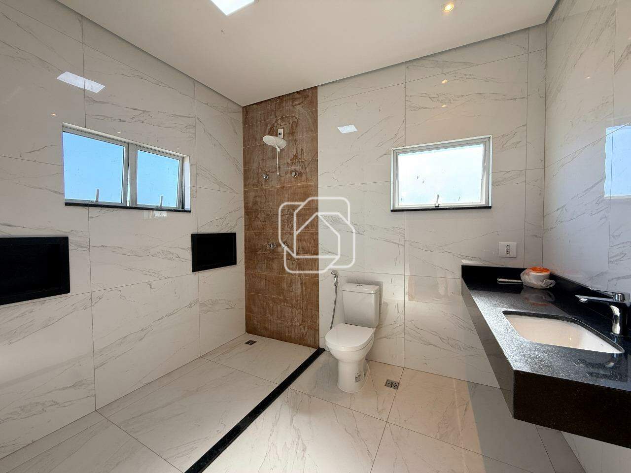 Casa de Condomínio à venda em Indaiatuba - SP - Residencial Milano: Banheiro