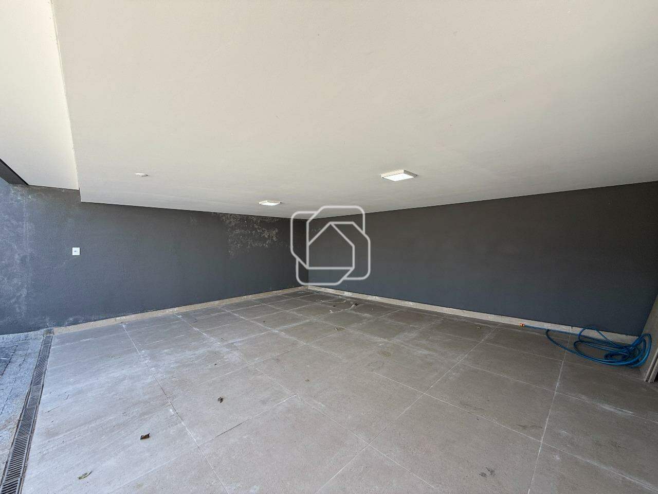 Casa de Condomínio à venda em Indaiatuba - SP - Residencial Milano: Garagem