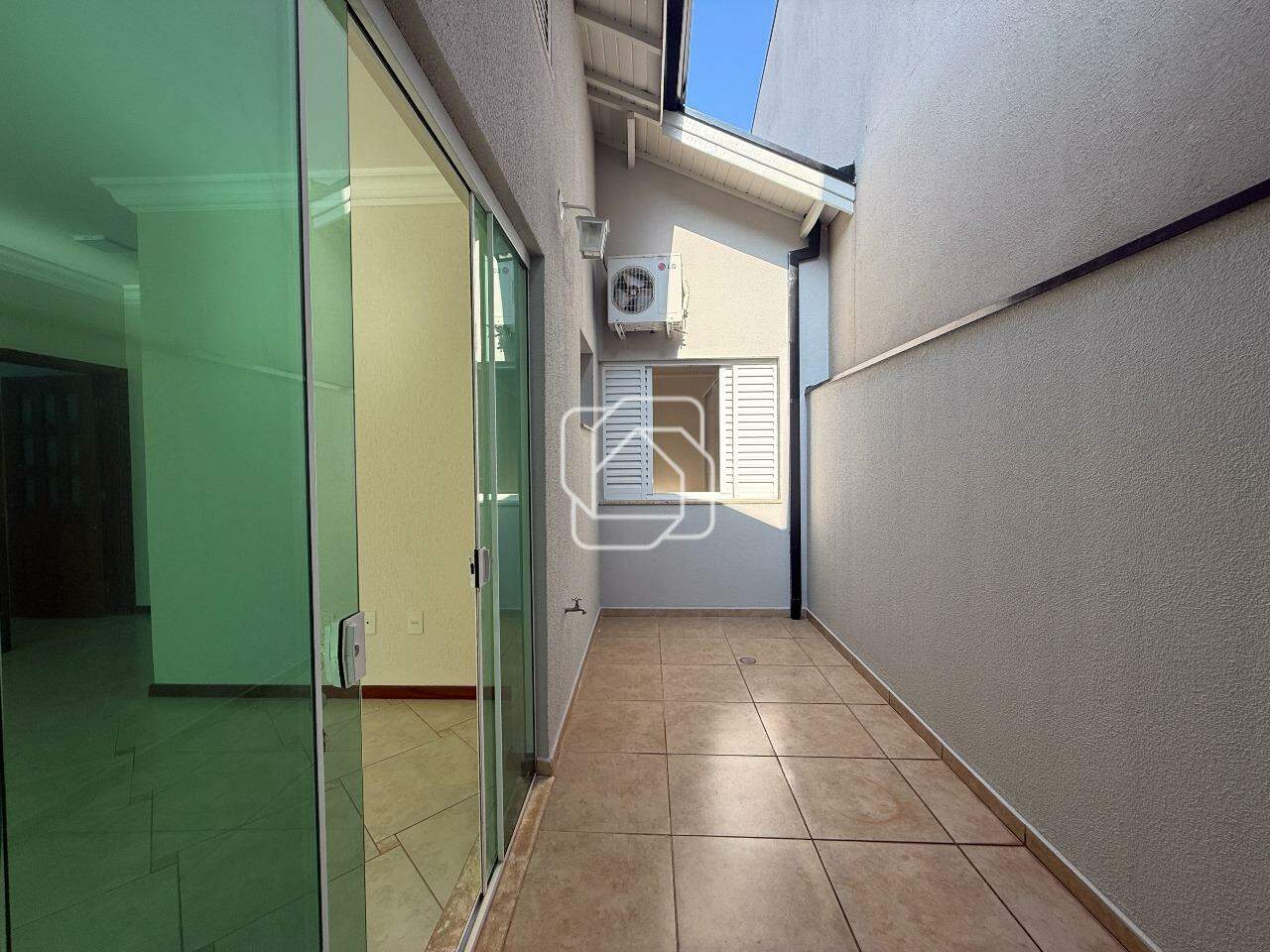 Casa de Condomínio à venda em Indaiatuba - SP - Jardim Villa Romana: Corredor lateral