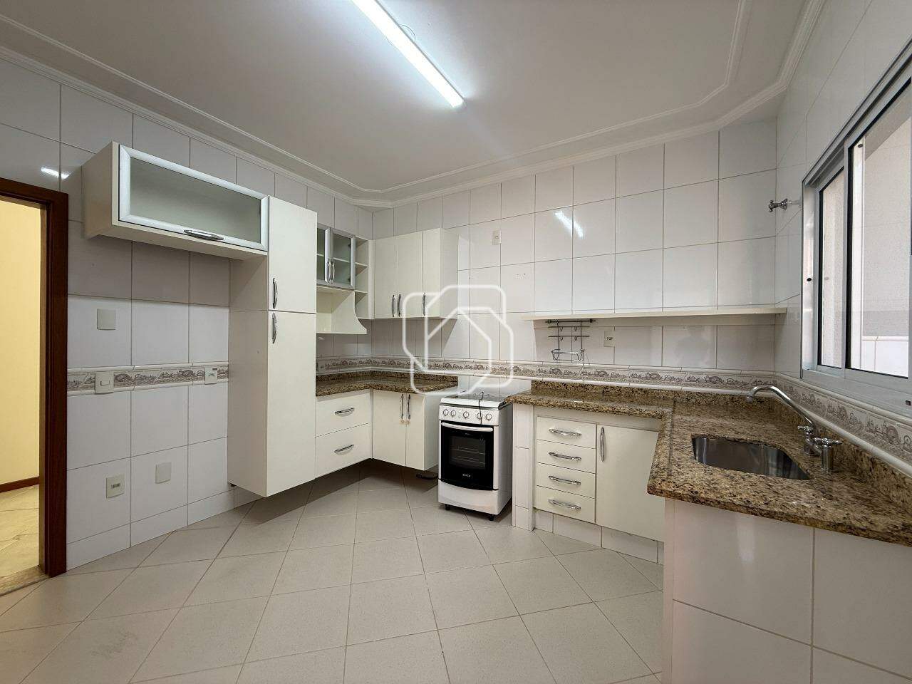 Casa de Condomínio à venda em Indaiatuba - SP - Jardim Villa Romana: Cozinha