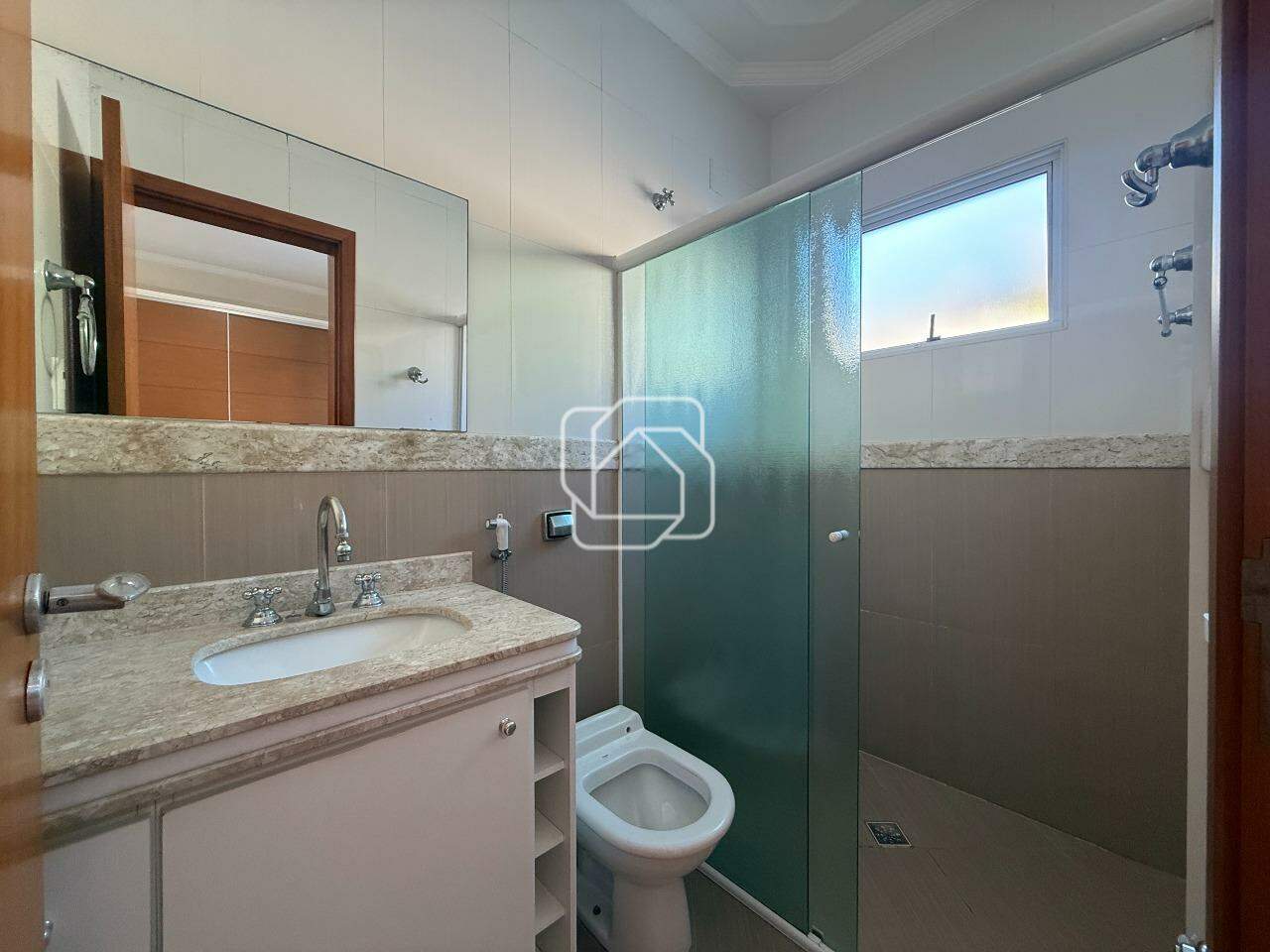 Casa de Condomínio à venda em Indaiatuba - SP - Jardim Villa Romana: Banheiro