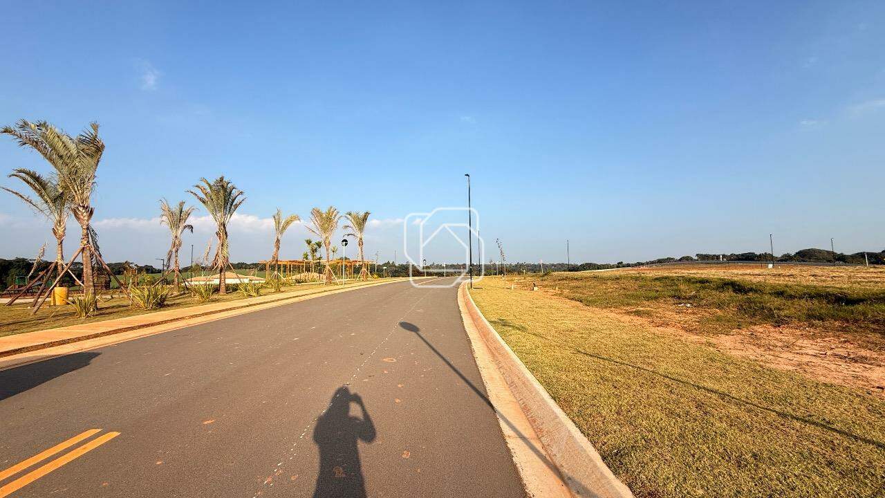 Terreno à venda em Indaiatuba - SP - Quinta do Lago: Rua do terreno