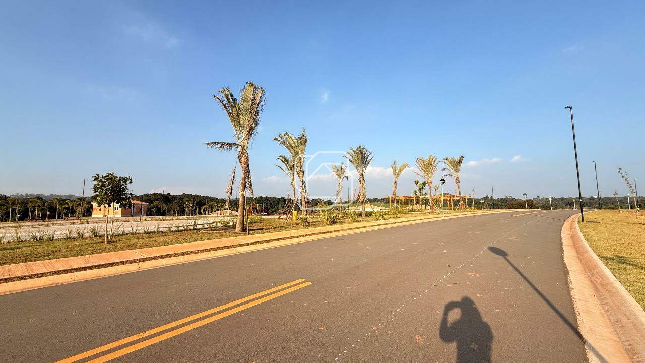 Terreno à venda em Indaiatuba - SP - Quinta do Lago: Rua do terreno