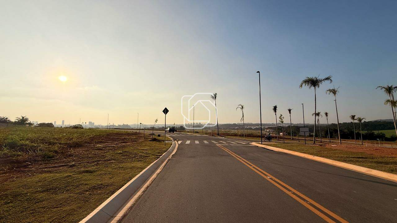 Terreno à venda em Indaiatuba - SP - Quinta do Lago: Rua do terreno