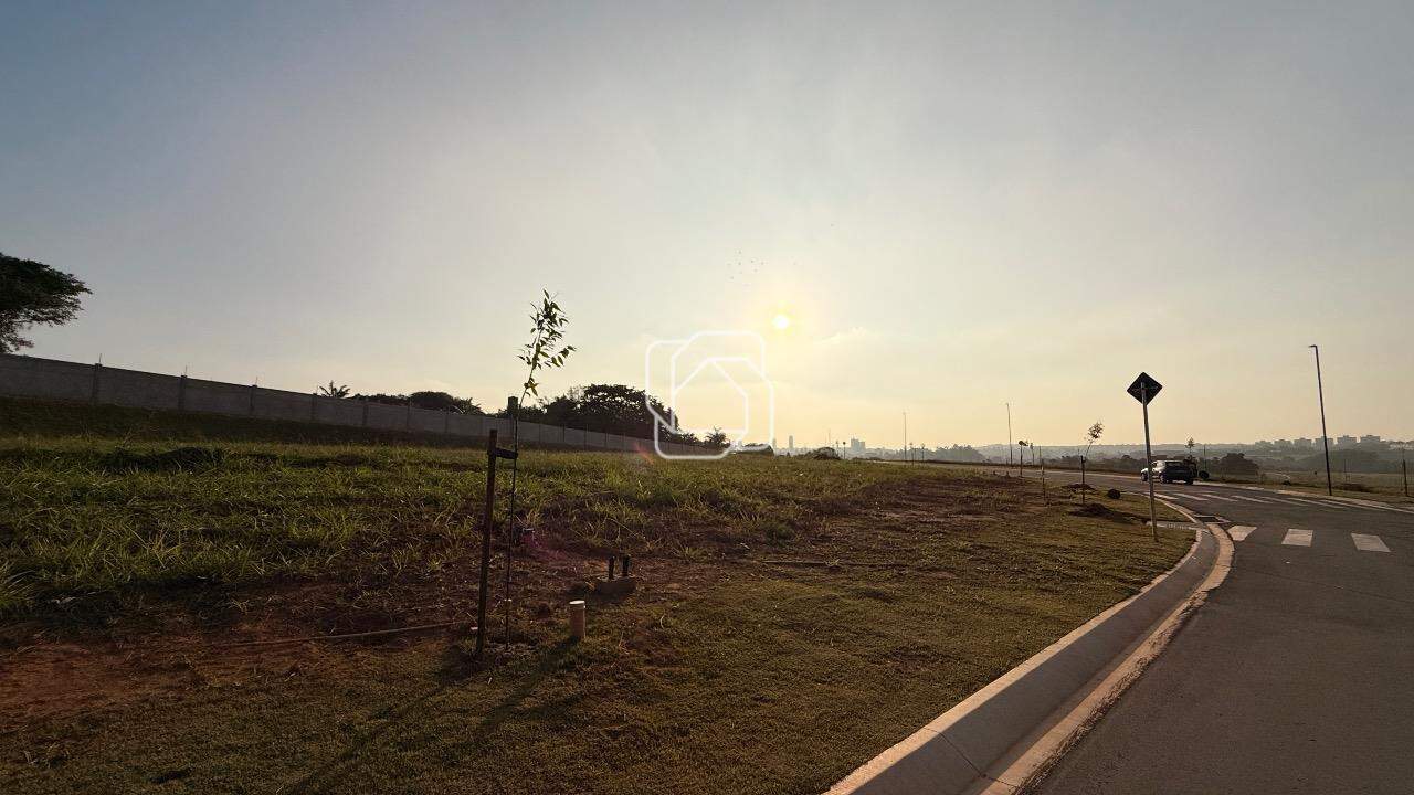 Terreno à venda em Indaiatuba - SP - Quinta do Lago: Rua do terreno