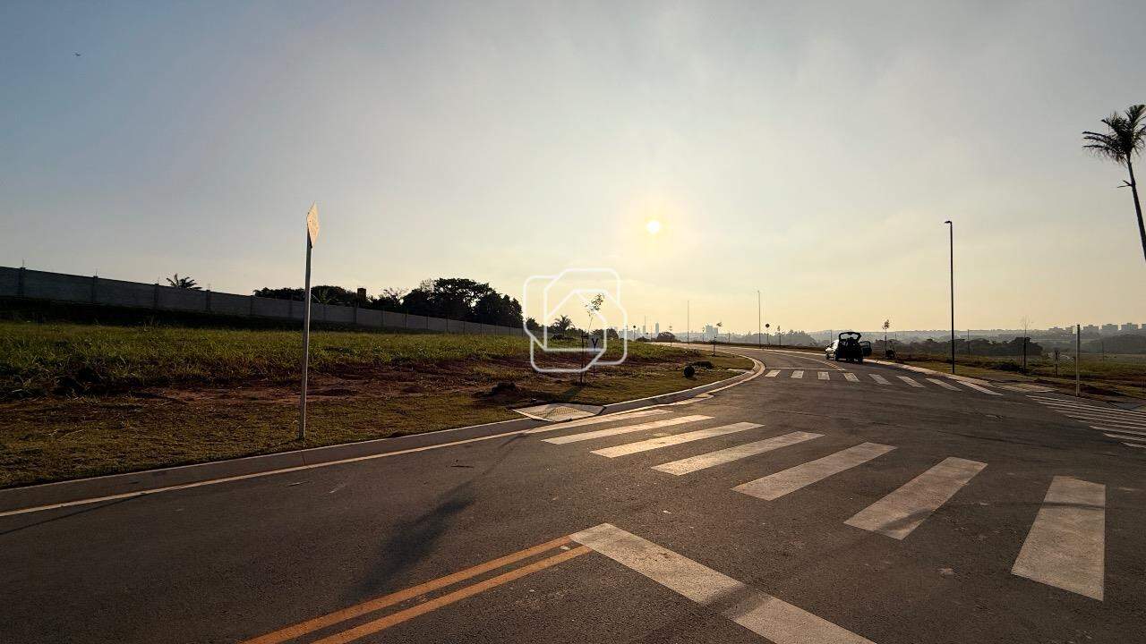 Terreno à venda em Indaiatuba - SP - Quinta do Lago: Rua do terreno