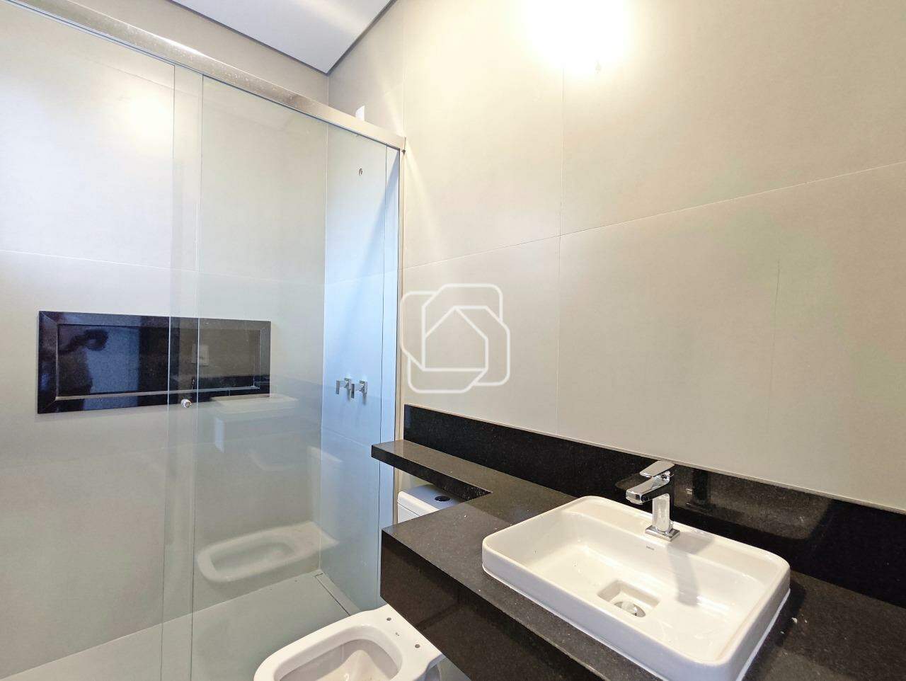 Casa de Condomínio à venda em Indaiatuba - SP - Residencial Evidências: Banheiro