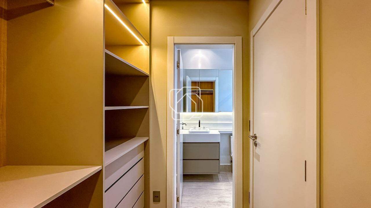 Casa de Condomínio à venda em Indaiatuba - SP - Jardim Residencial Santa Clara: Closet