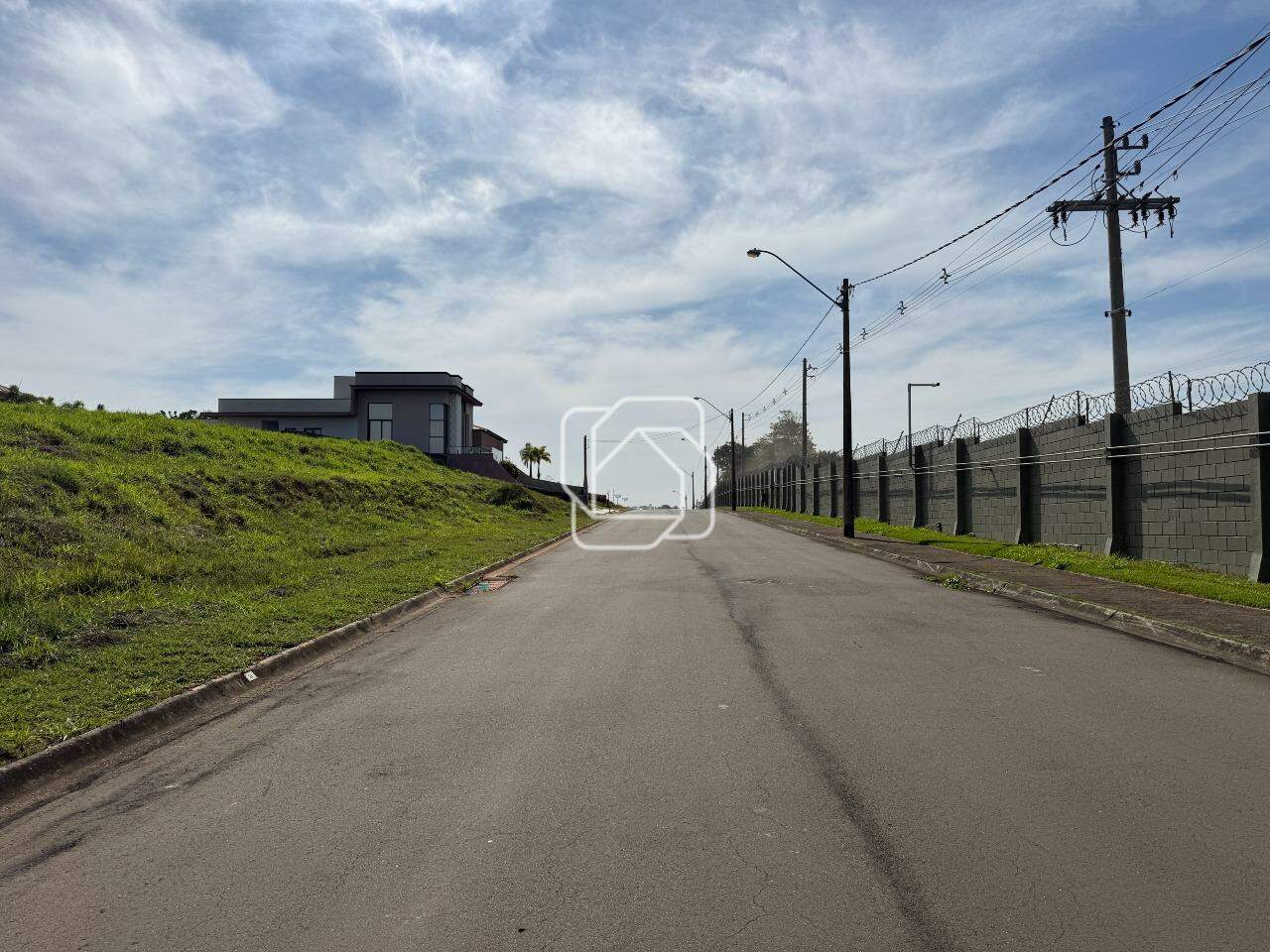 Terreno à venda em Indaiatuba - SP - Jardim Quintas da Terracota: Rua do terreno