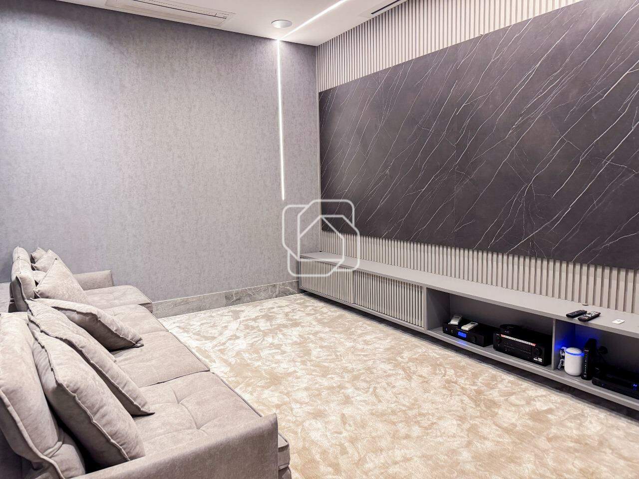 Casa de Condomínio para aluguel em Itu - SP - Condomínio Terras de São José: Sala de TV
