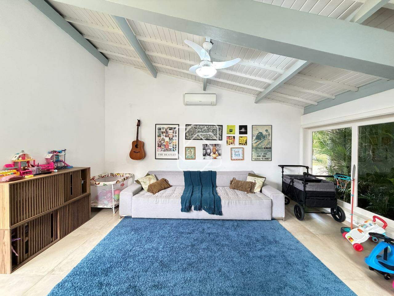 Casa de Condomínio à venda em Indaiatuba - SP - Chácara Polaris: Sala de TV
