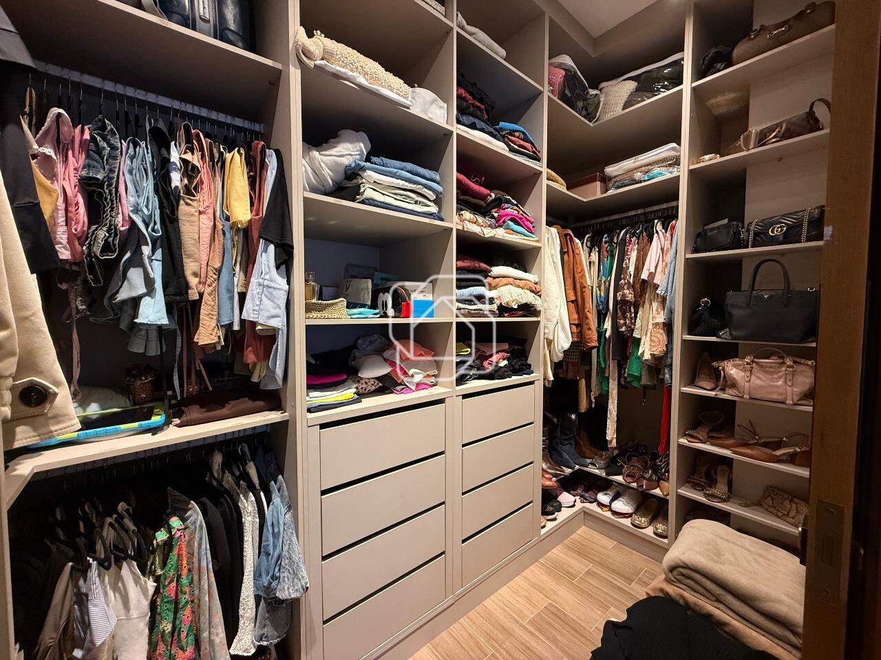 Casa de Condomínio à venda em Indaiatuba - SP - Jardim Vila Paradiso: Closet