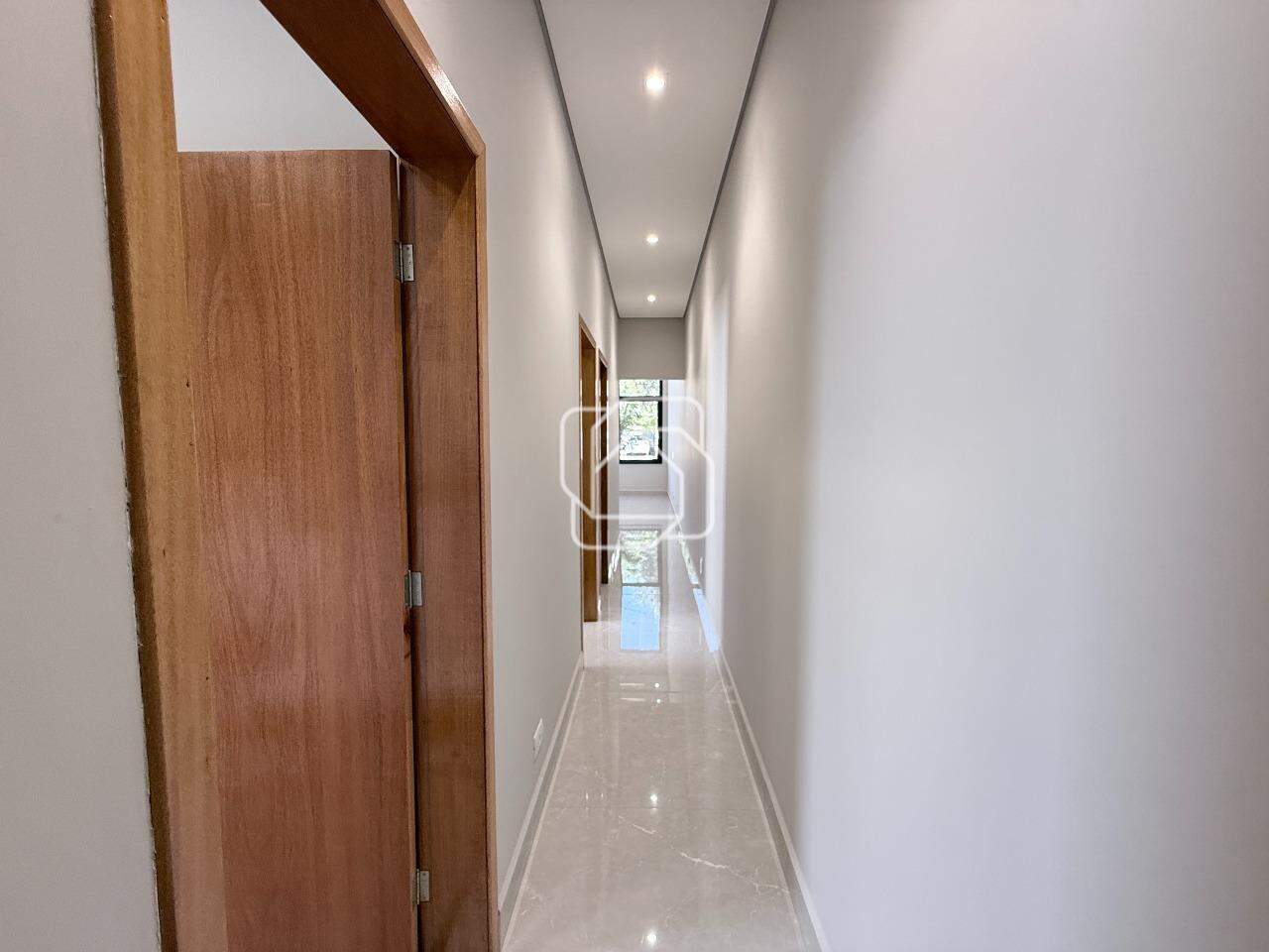 Casa de Condomínio à venda em Salto - SP - Village Moutonnée: Corredor interno