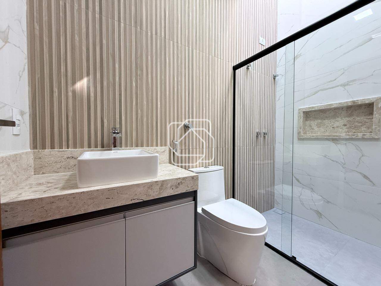 Casa de Condomínio à venda em Salto - SP - Village Moutonnée: Banheiro