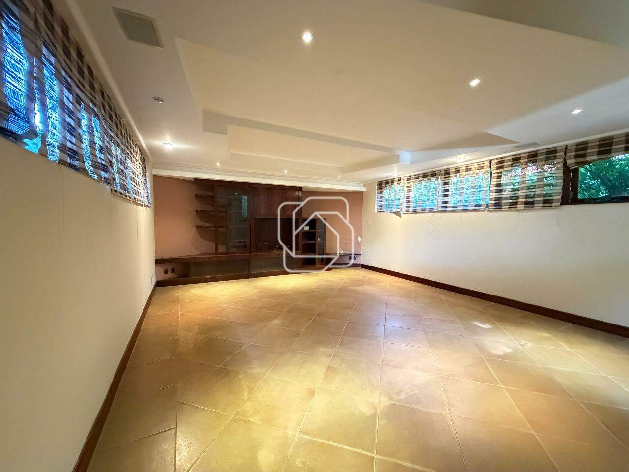 Casa de Condomínio à venda em Indaiatuba - SP - Helvetia Polo Country: Sala de TV