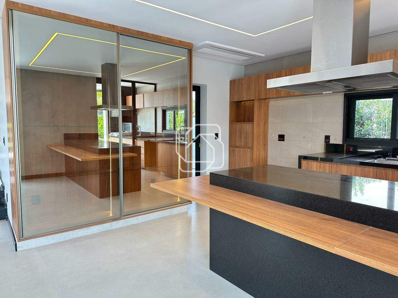 Casa de Condomínio à venda em Cabreúva - SP - Portal do Japy Golf Clube: Salas integradas