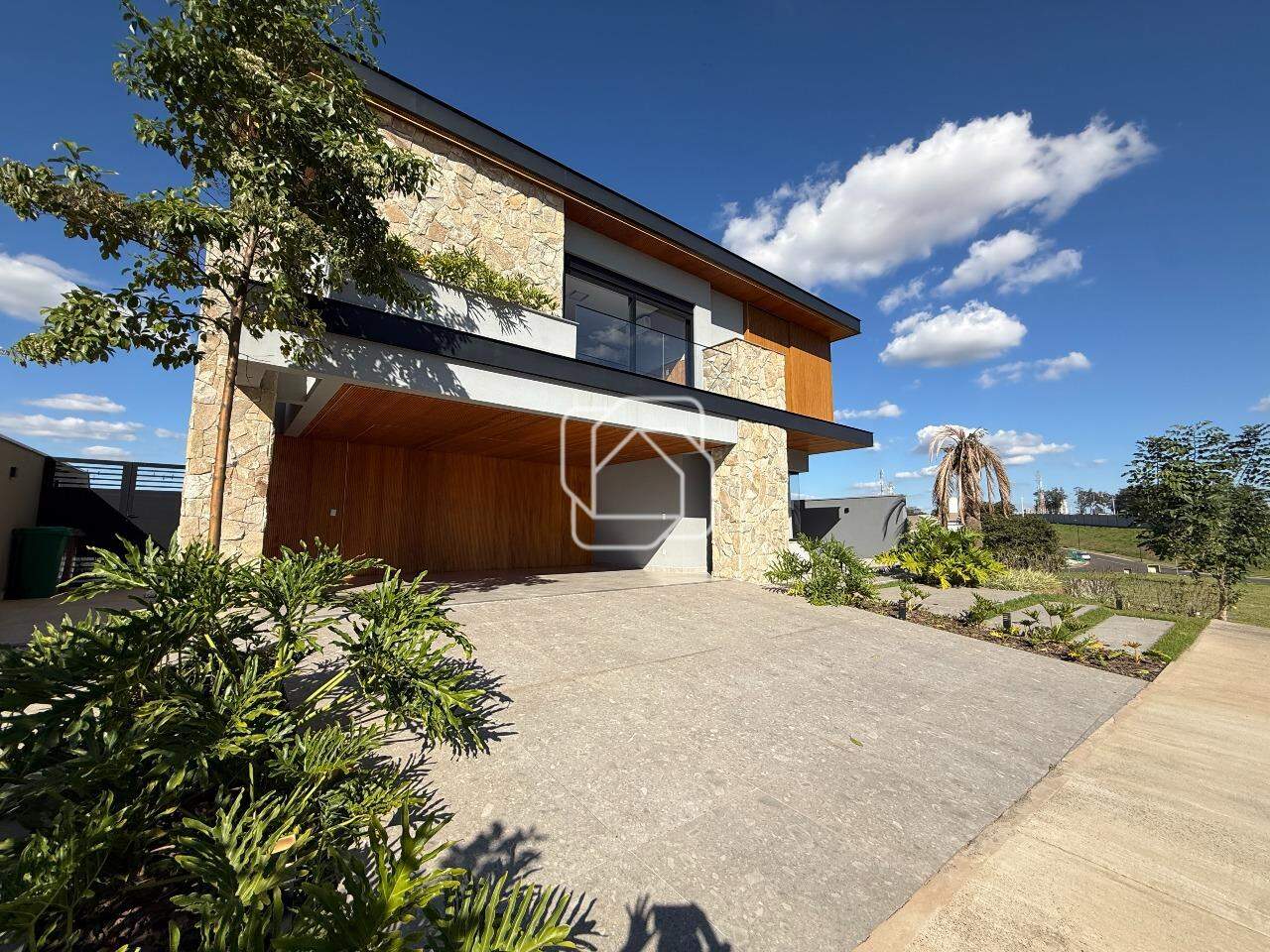 Casa de Condomínio à venda em Indaiatuba - SP - Parque Villa dos Pinheiros: Fachada