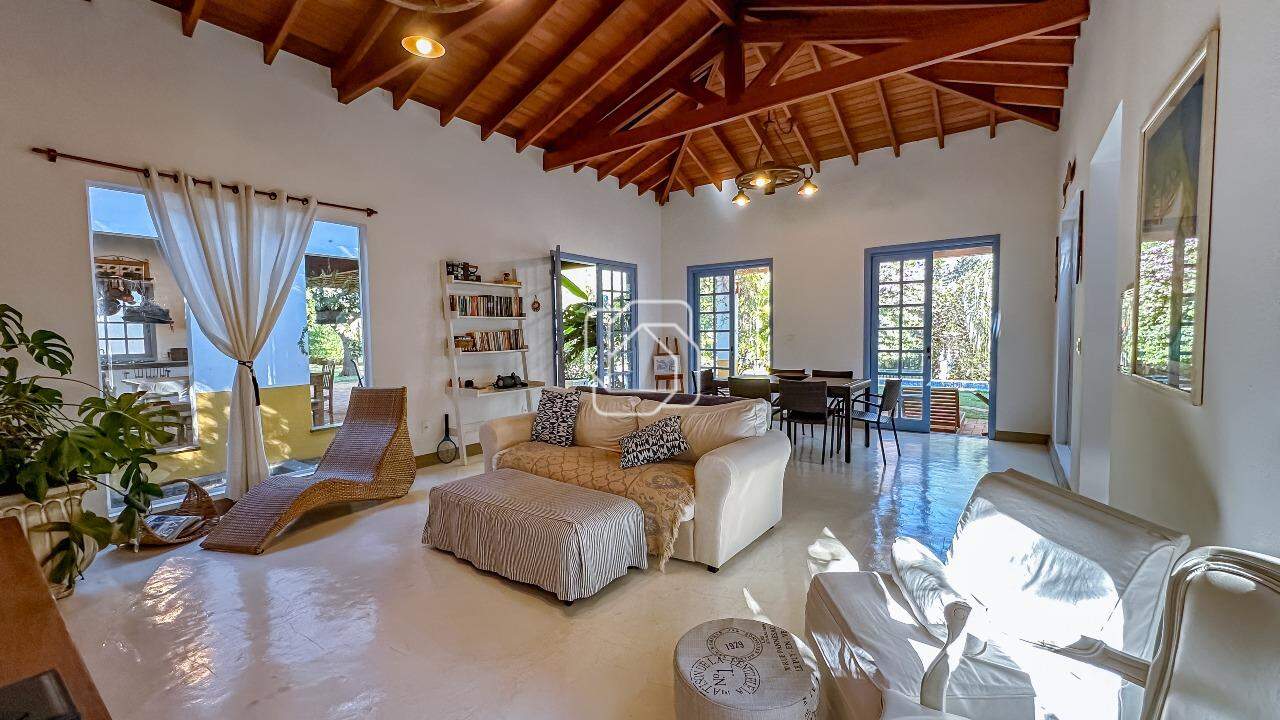 Casa de Condomínio à venda em Indaiatuba - SP - Recanto dos Pássaros: Sala de estar