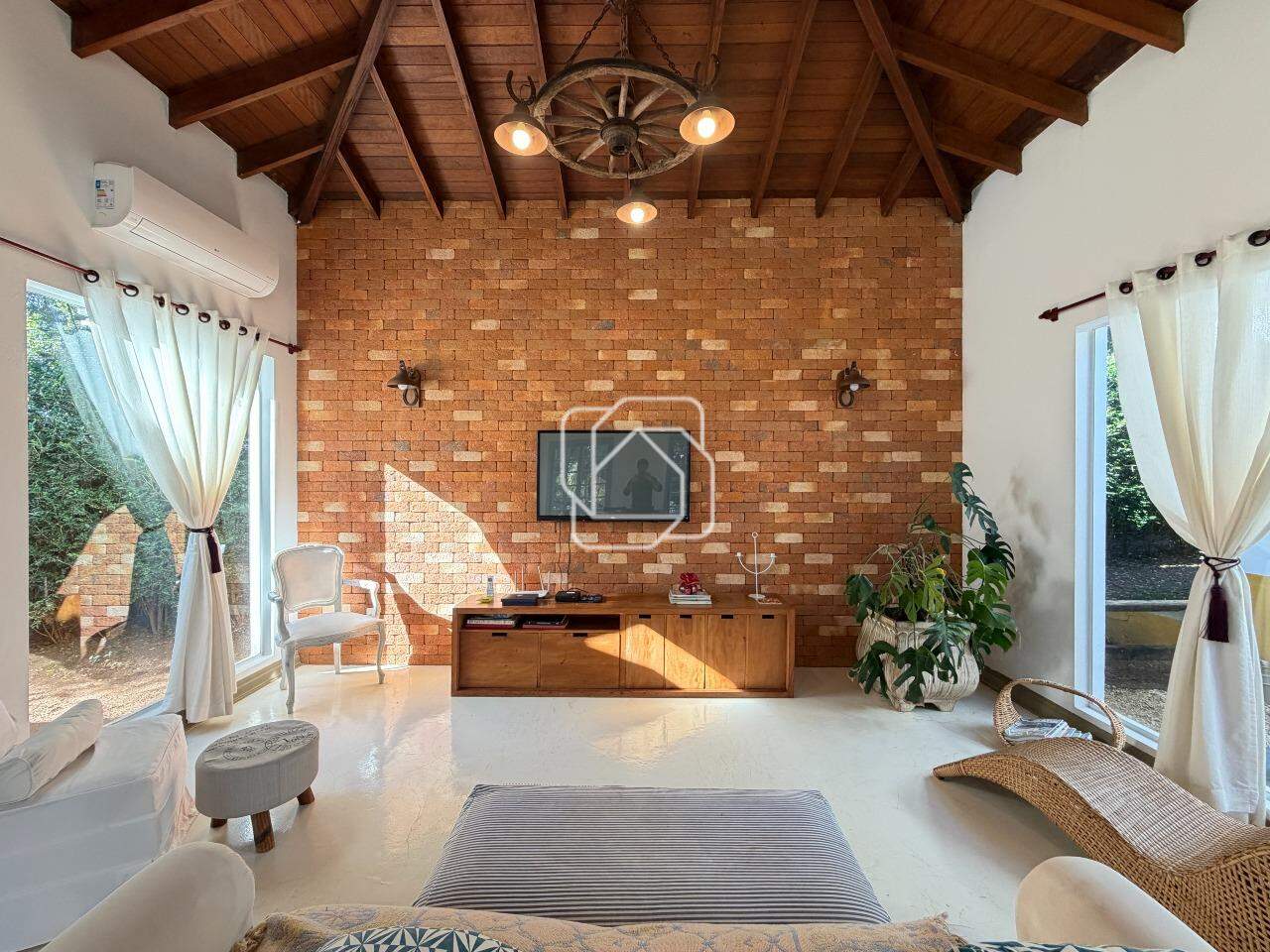 Casa de Condomínio à venda em Indaiatuba - SP - Recanto dos Pássaros: Sala de estar