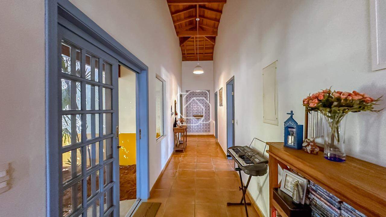 Casa de Condomínio à venda em Indaiatuba - SP - Recanto dos Pássaros: Corredor