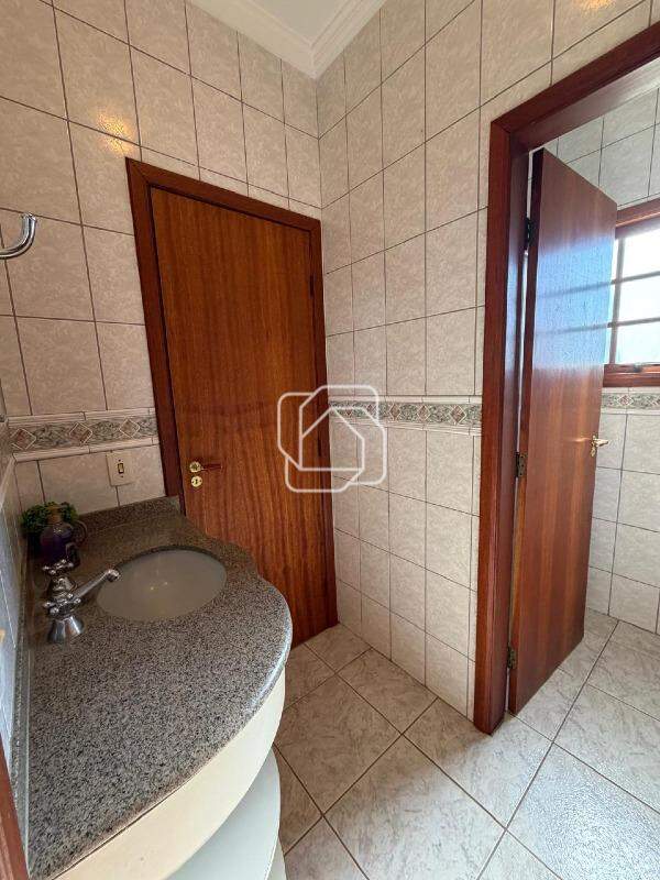 Casa de Condomínio à venda em Indaiatuba - SP - Terras de Itaici: Banheiro
