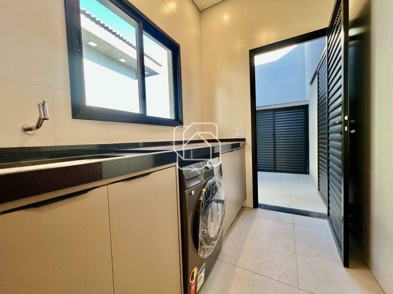Casa de Condomínio à venda em Itu - SP - Residencial Parque Campos de Santo Antônio II: Lavanderia