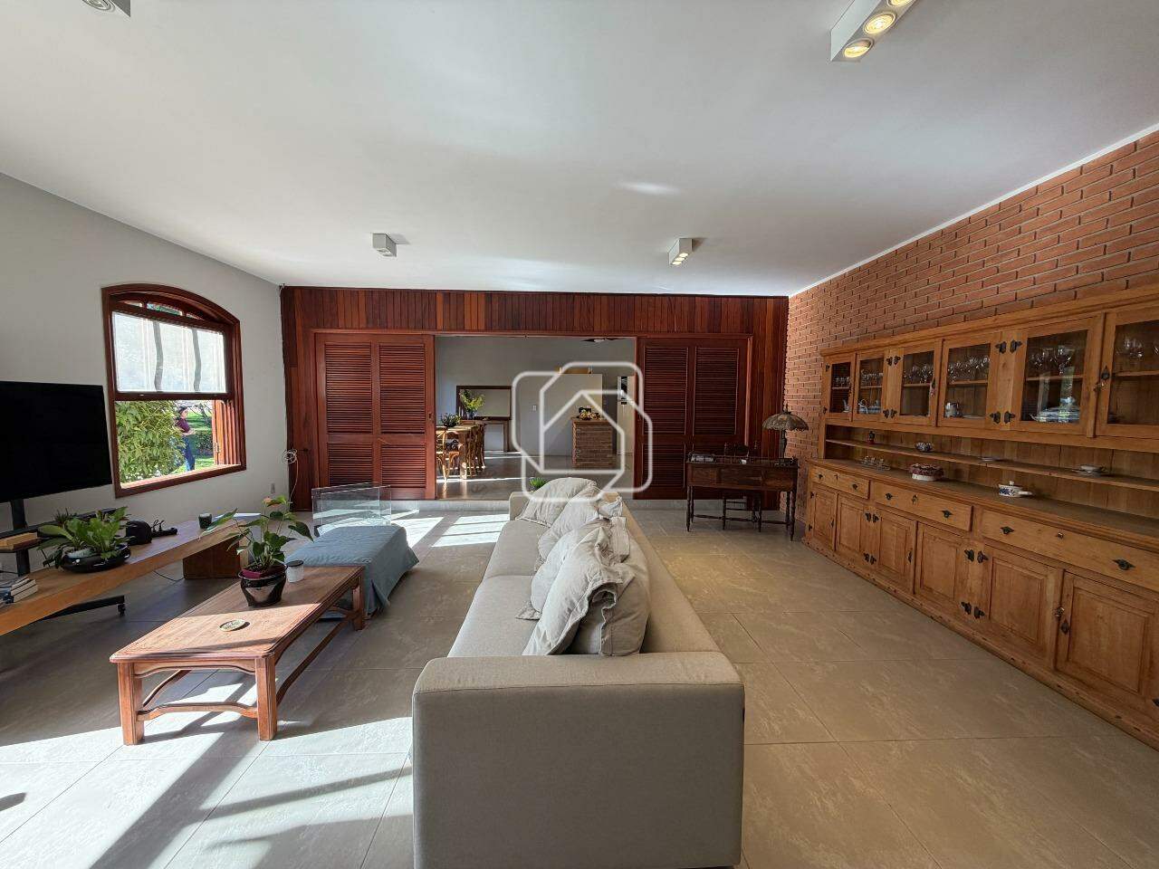 Casa de Condomínio à venda em Indaiatuba - SP - Chácara Polaris: Sala de estar