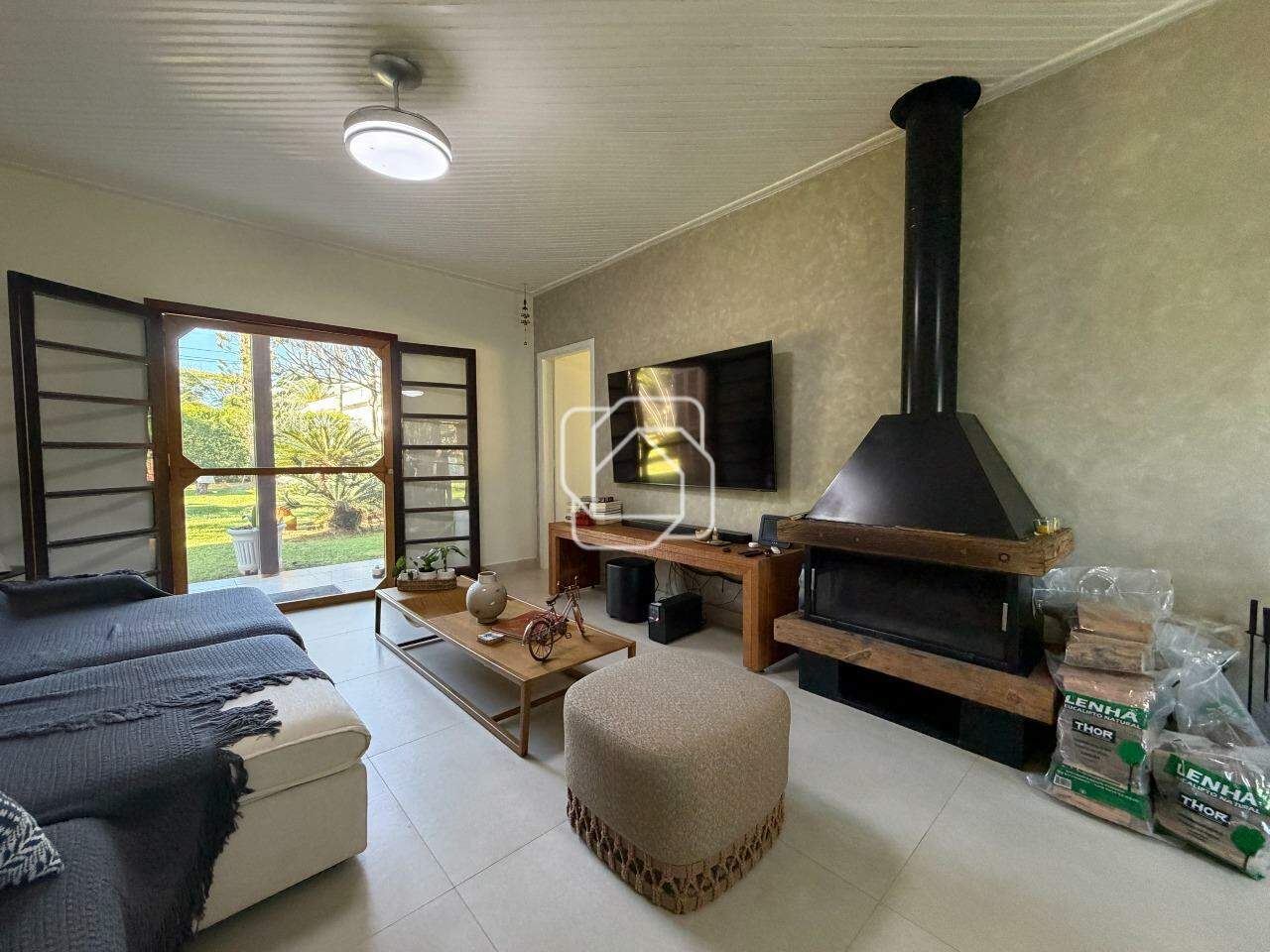 Casa de Condomínio à venda em Indaiatuba - SP - Chácara Polaris: Sala de estar